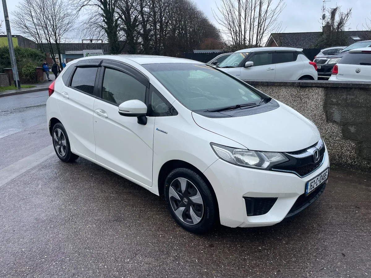 Honda Fit Hybrid  2016 - Image 2