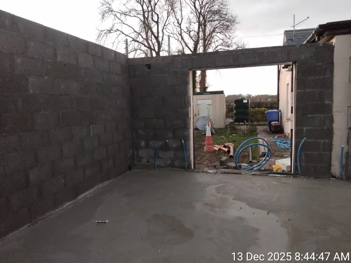 Bricklayer, builder, blocklayer, construction - Image 1