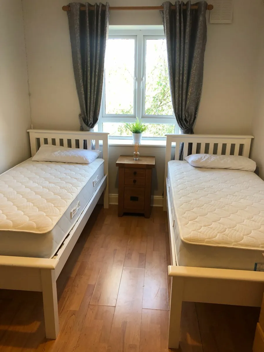 Single beds - Image 1
