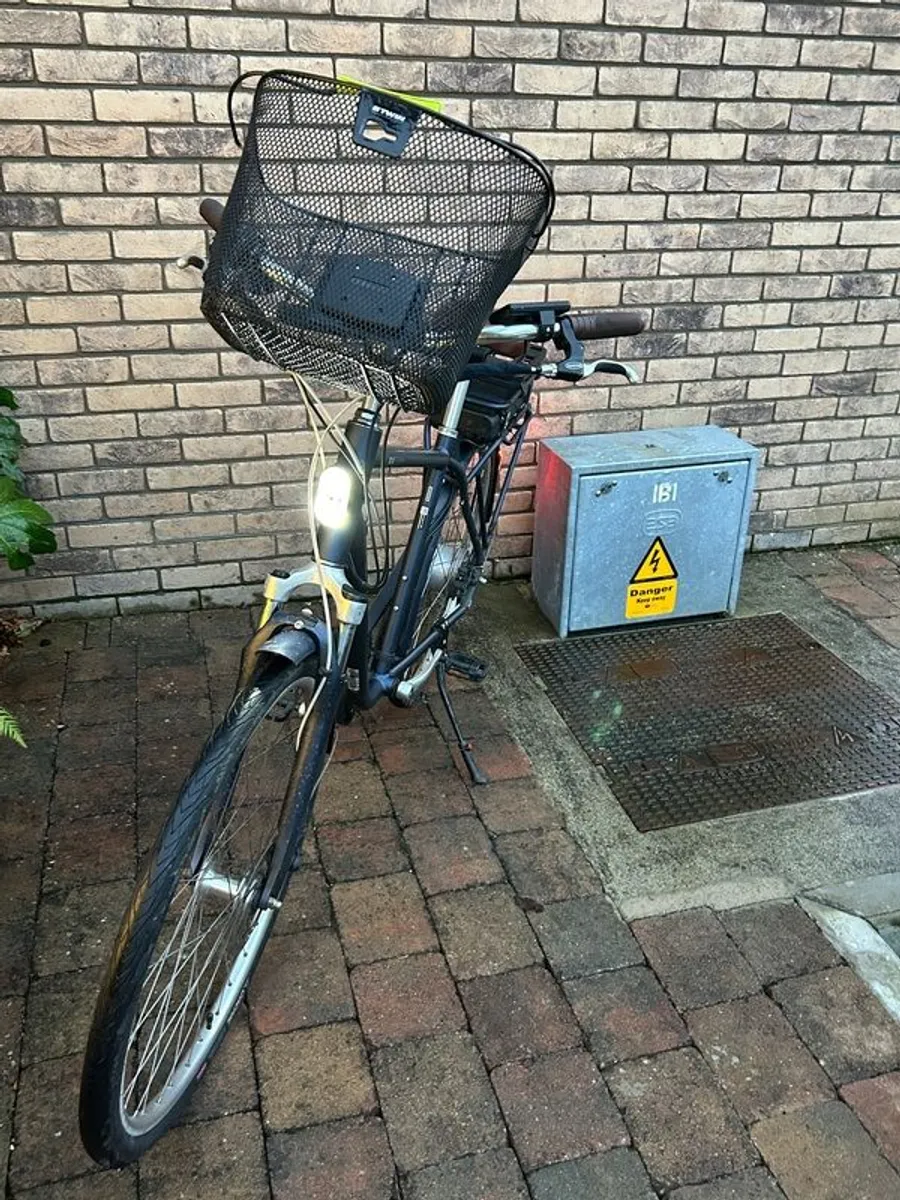 H High Frame Electric City Bike Elops 900 - Navy Blue - Image 2