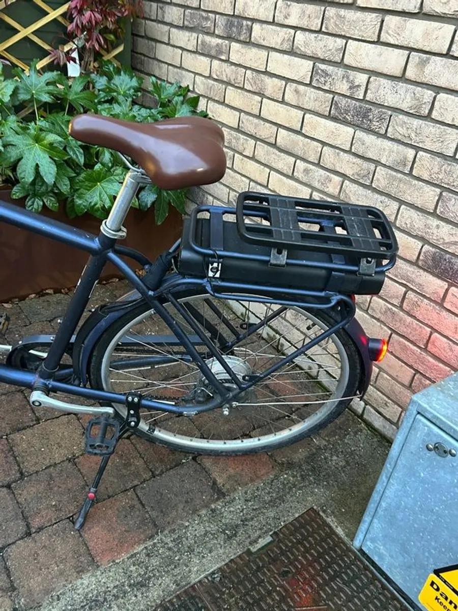 H High Frame Electric City Bike Elops 900 - Navy Blue - Image 3