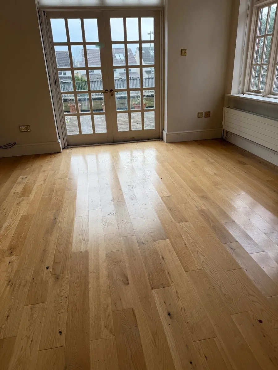 Oak floor - Image 1