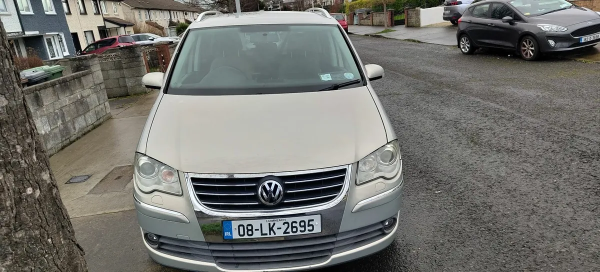 Volkswagen Touran 2008 - Image 1