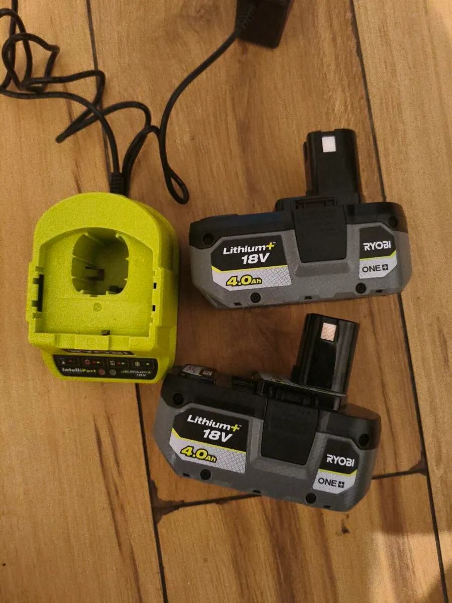 Ryobi 18V 4.0Ah two batteries and charger