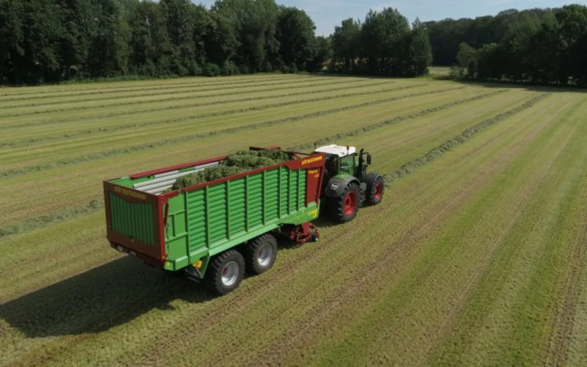 Strautmann Magnon 10 430 forage wagon - Image 1