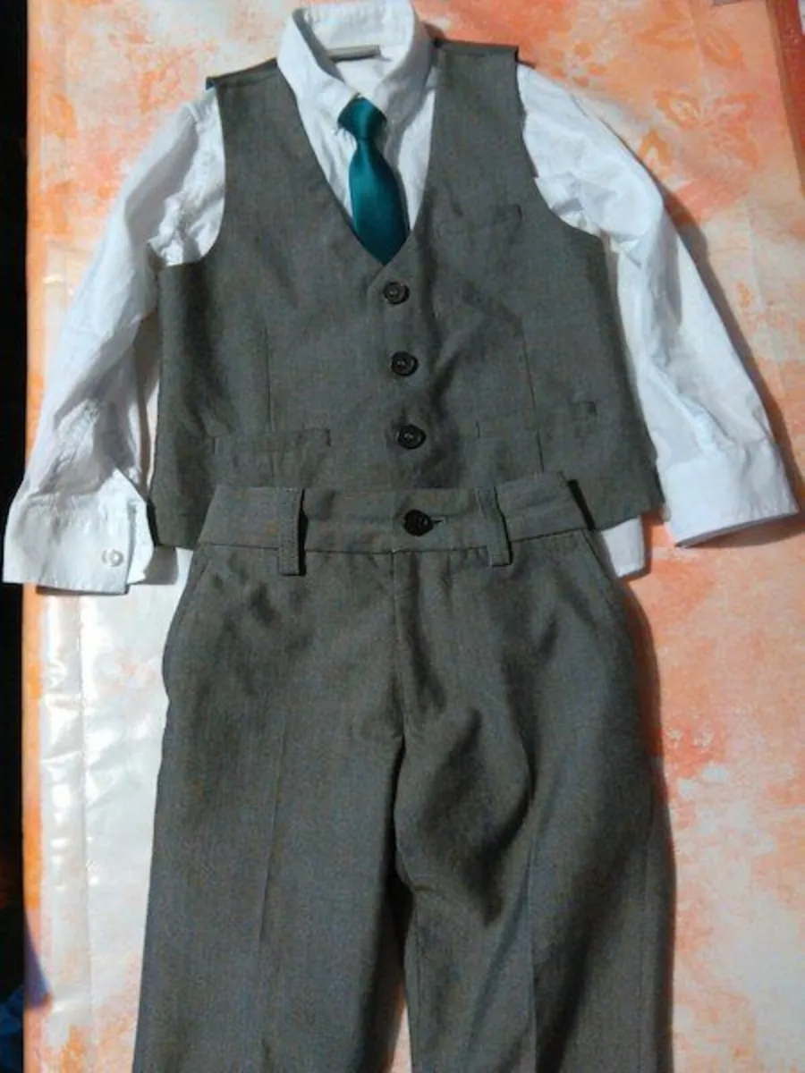 Next Signature boy communion suit size 4-5 years - Image 4