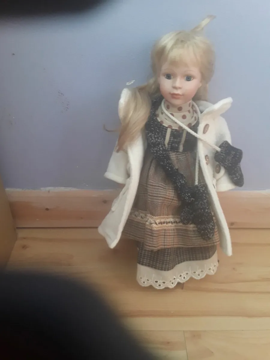 Lovely porcelain dolls - Image 2