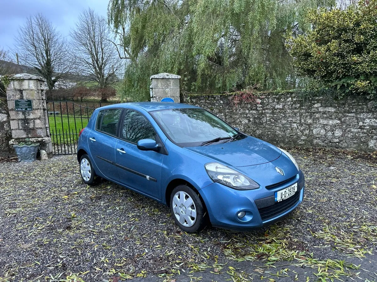 2011 Renault clio 1.2 petrol €2100 - Image 1