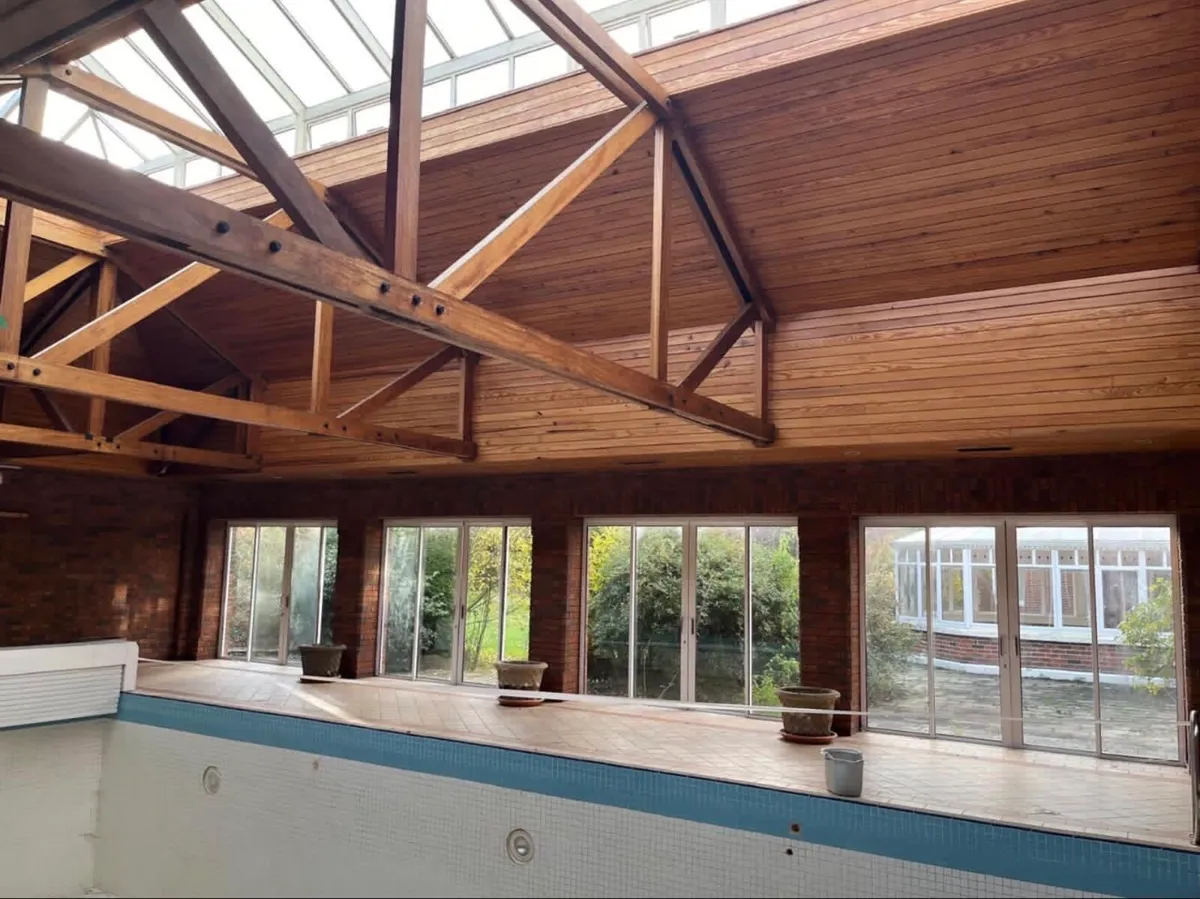 Wooden roof beams - Image 2