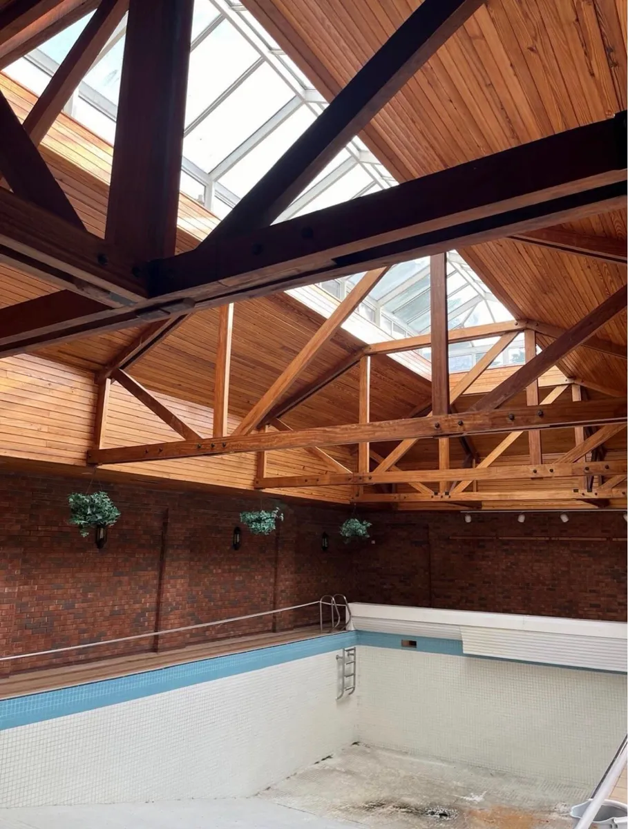 Wooden roof beams - Image 1