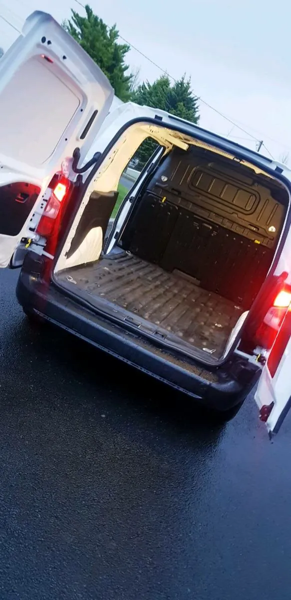 Citroen berlingo  ,, clean,  taxed & just tested - Image 2