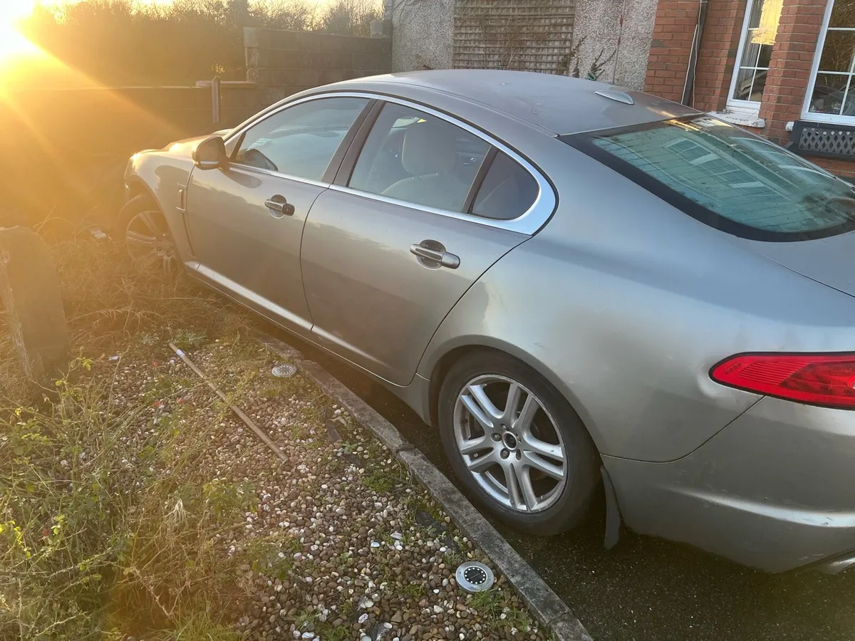 Jaguar XF - Image 2