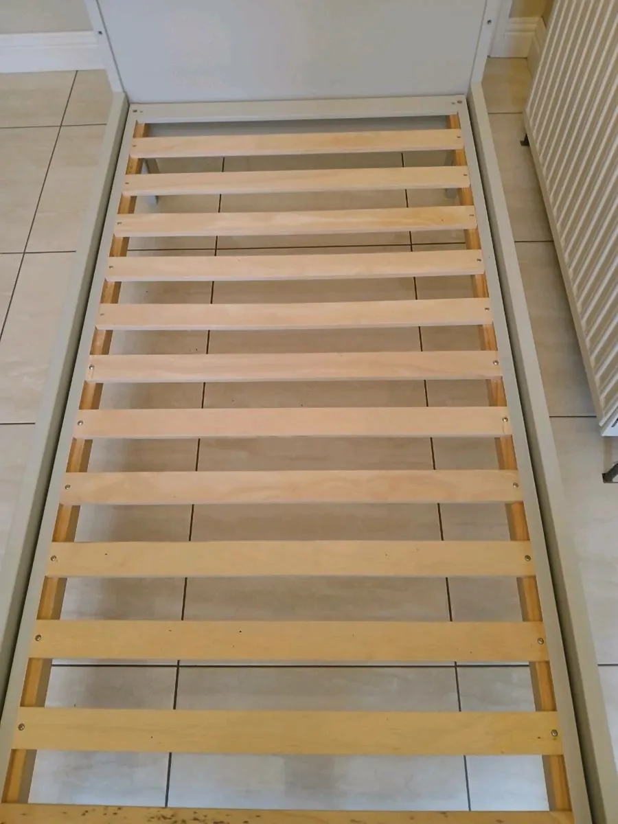 Mammas & pappas Mia cot bed + mattress 140 x 70. - Image 3