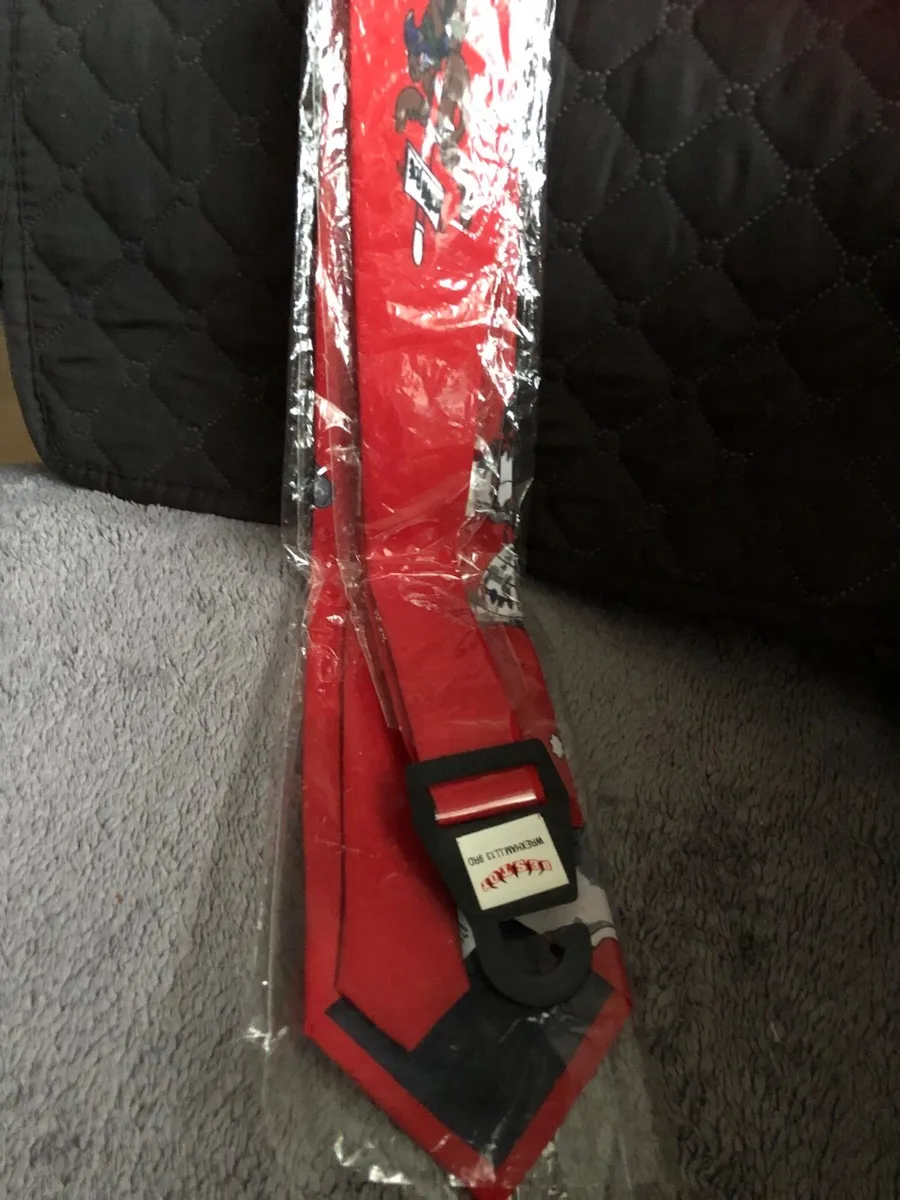 Mens new Xmas tie €5 - Image 2