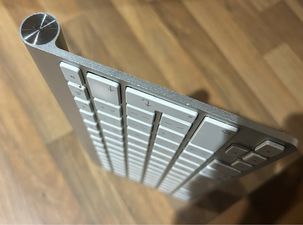 Apple Wireless Bluetooth Keyboard - Image 4