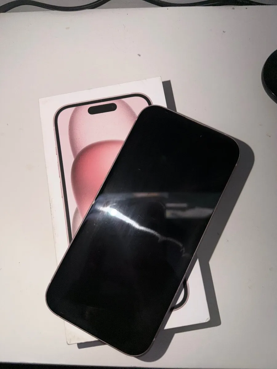 iPhone 15 - Image 3