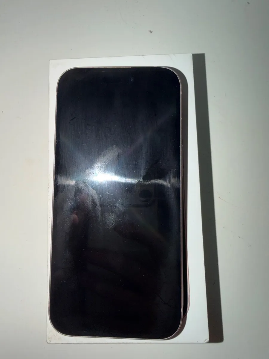 iPhone 15 - Image 4