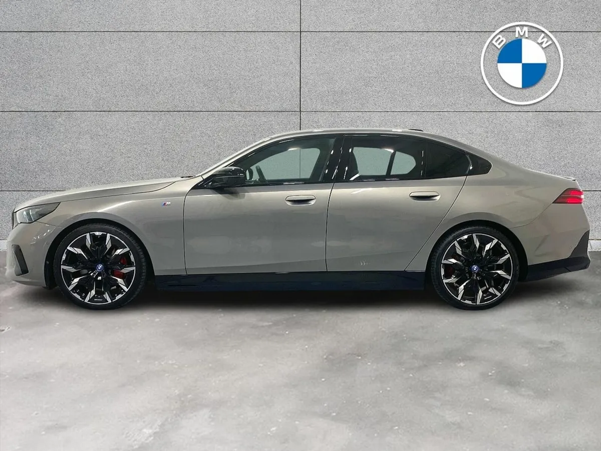 BMW i5 M60 Saloon - Image 4