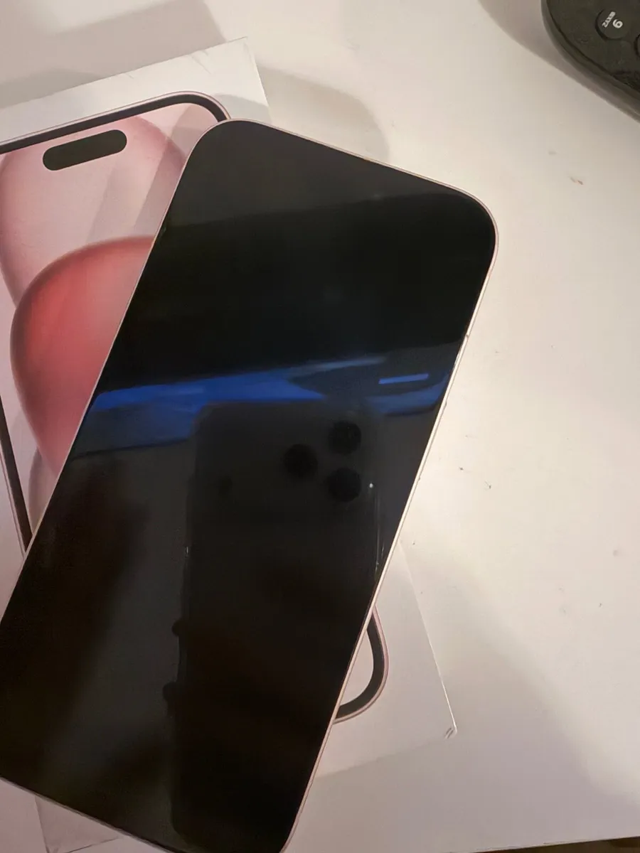 iPhone 15 - Image 1