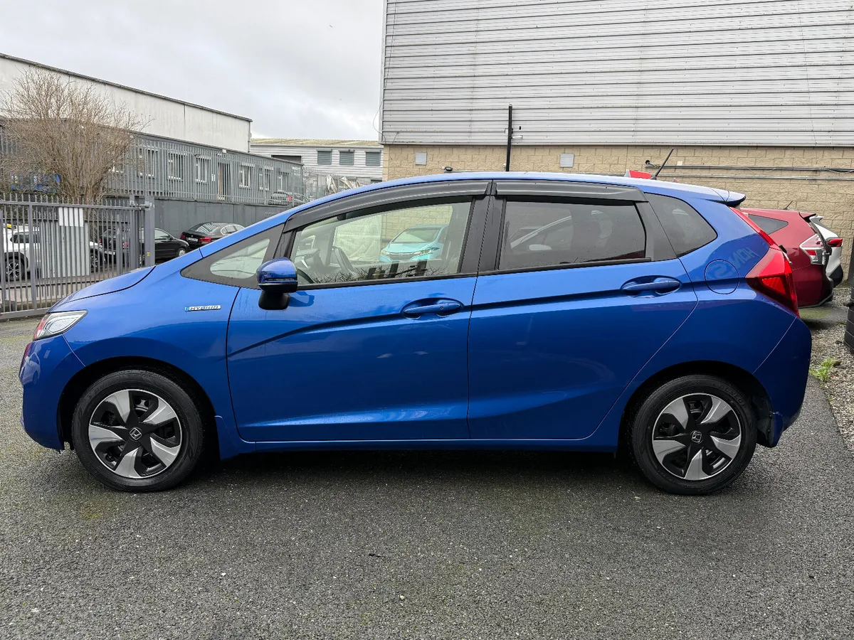 2017 HONDA FIT 1.5 HYBRID AUTOMATIC - Image 4
