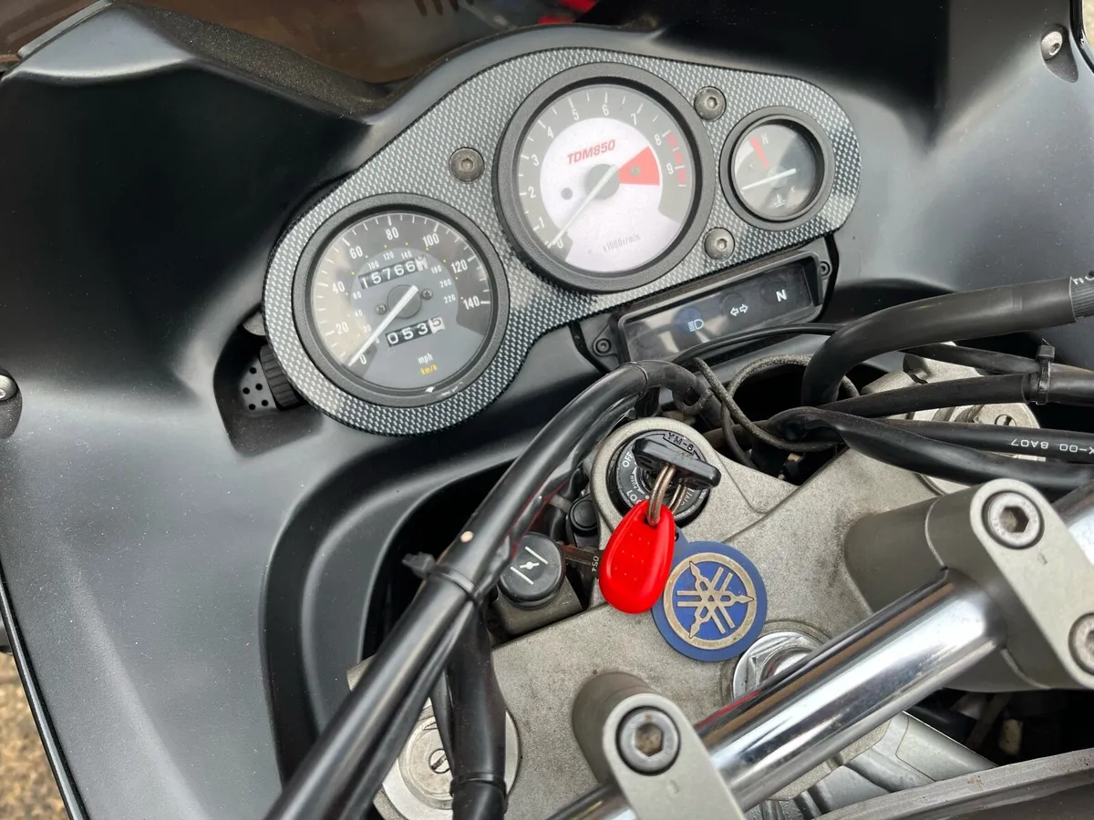 YAMAHA TDM 1999 - Image 2