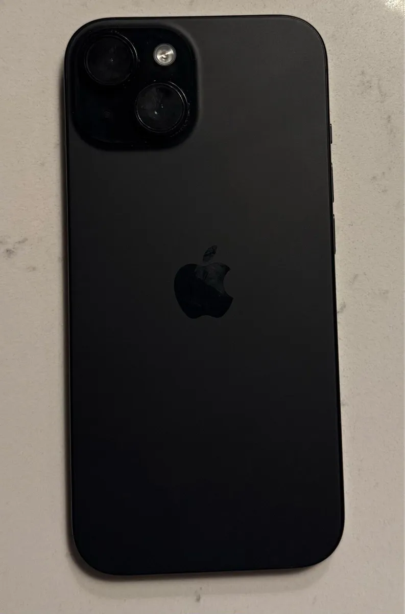 iPhone 15 - Image 2