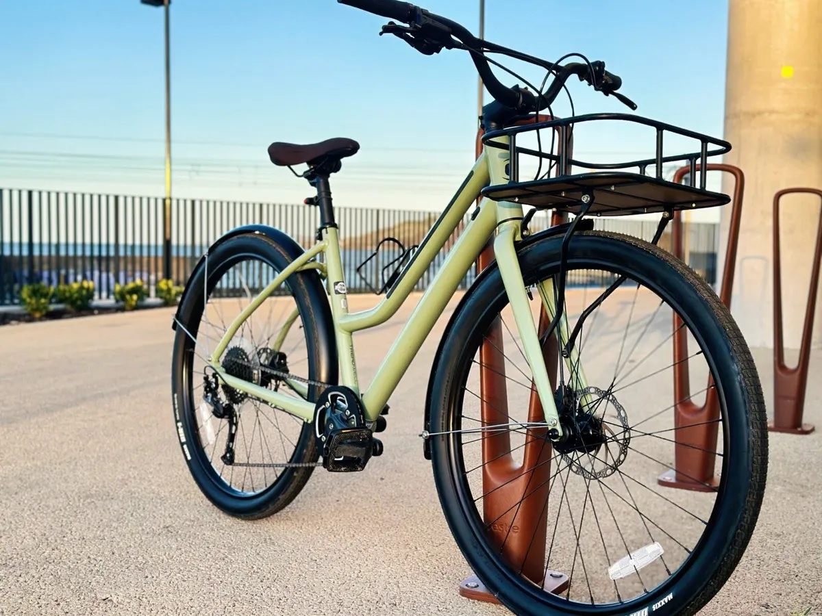 Cannondale Treadwell Hybrid Bike Like Brand New - Image 1