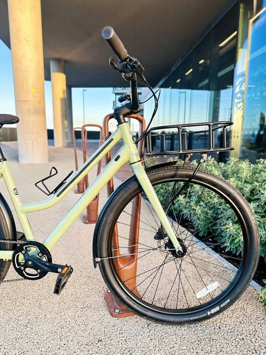 Cannondale Treadwell Hybrid Bike Like Brand New - Image 2