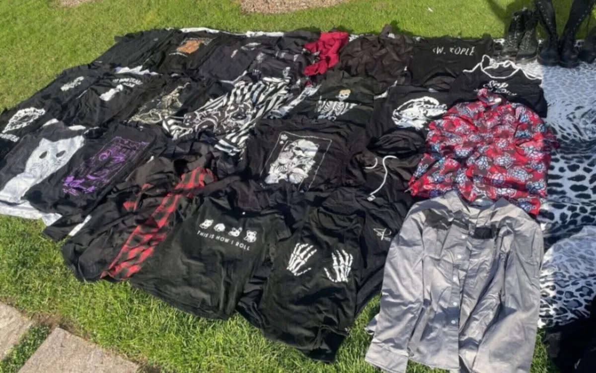 Lots of clothes - Image 1