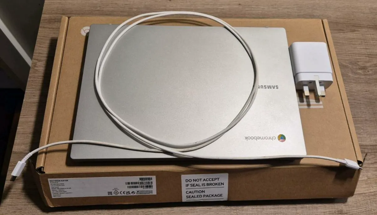 Samsung Galaxy Chromebook Go 11.6" screen, 4gb RAM - Image 1