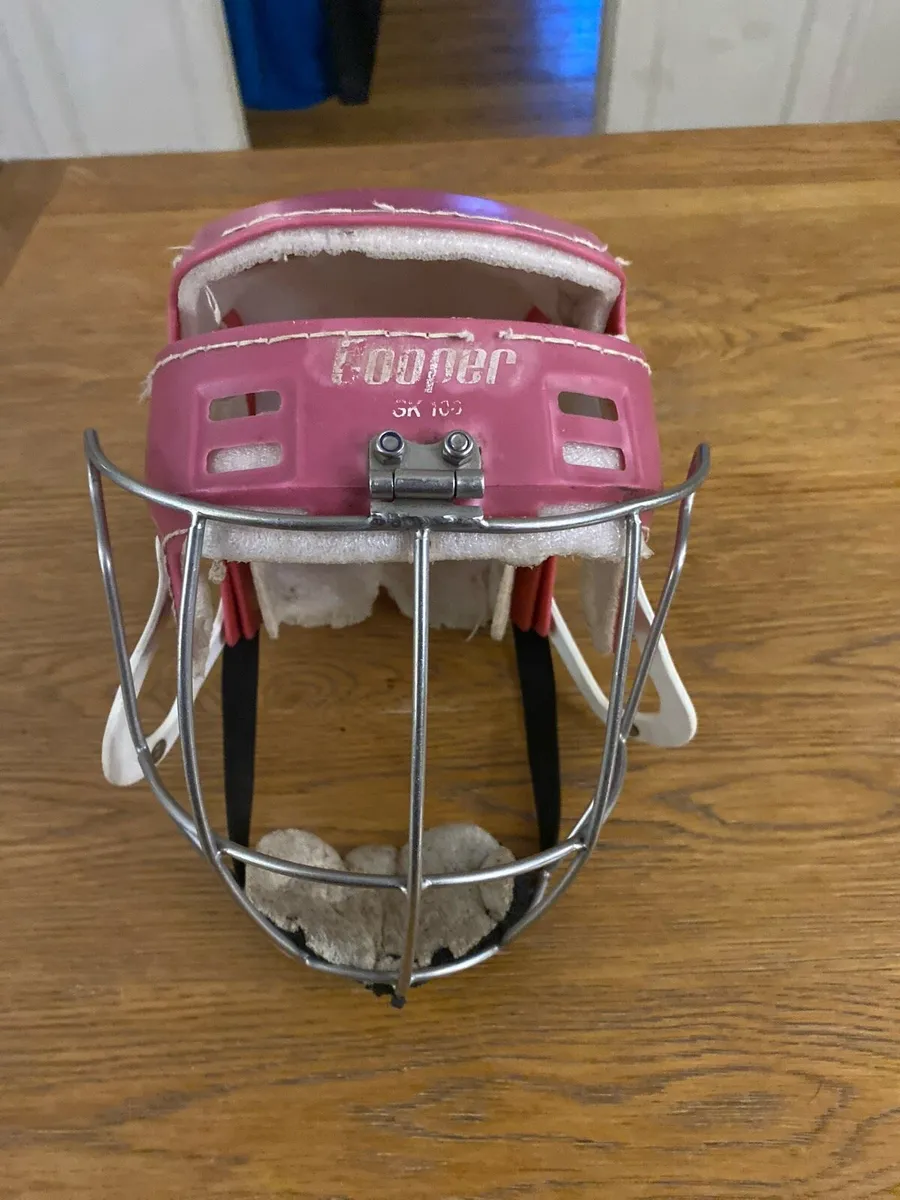 Hurling helmet - Image 1