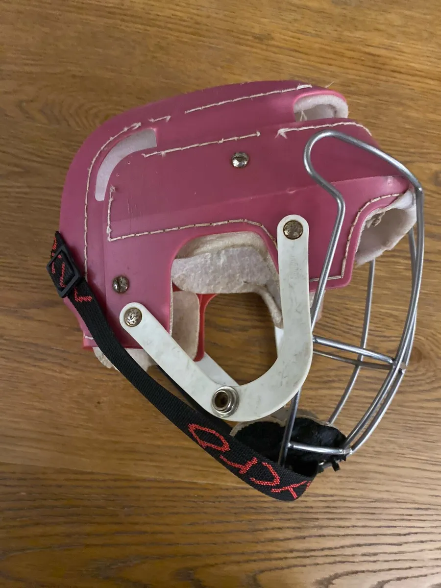 Hurling helmet - Image 2
