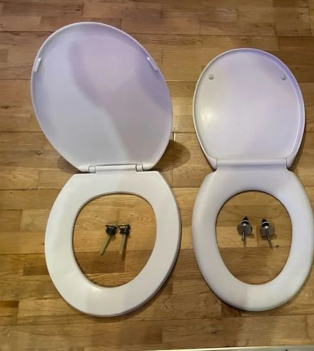 2 toilet seats - Image 1