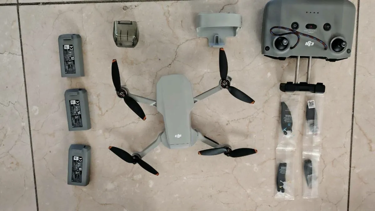 DJI Mini 2 Combo with hard and soft cases - Image 2