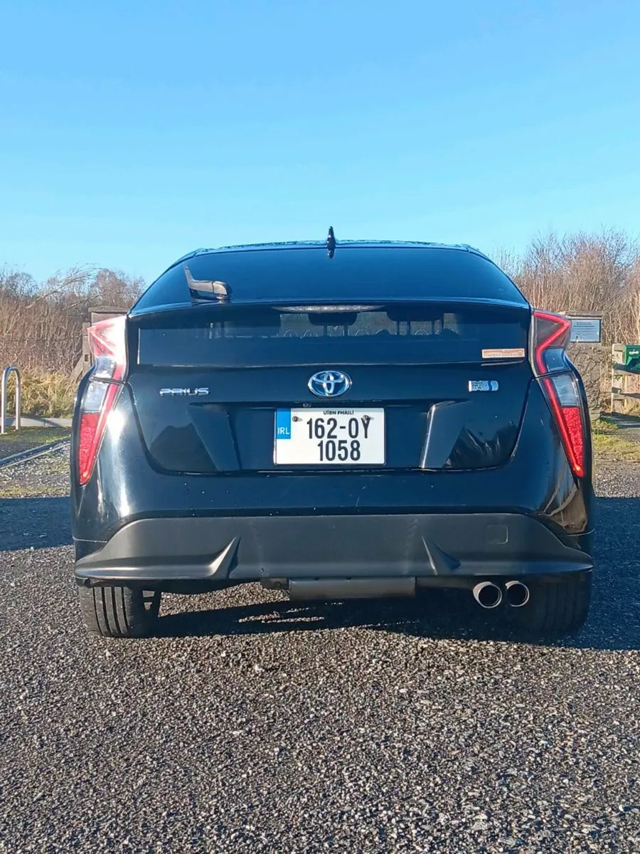 TOYOTA PRIUS 'Leather' 2016 - Image 3