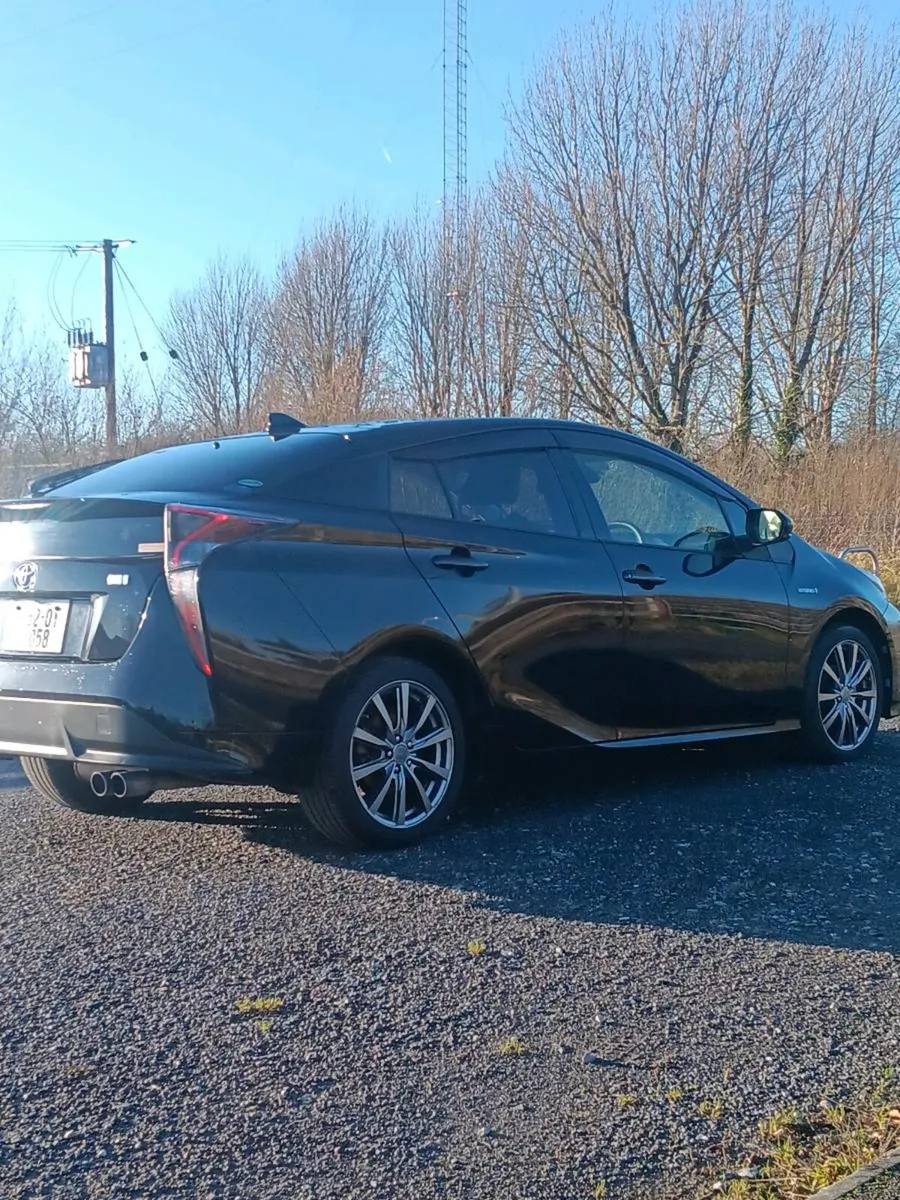 TOYOTA PRIUS 'Leather' 2016 - Image 4