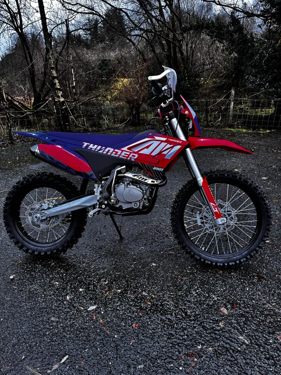 250CC Dirtbike - Image 1