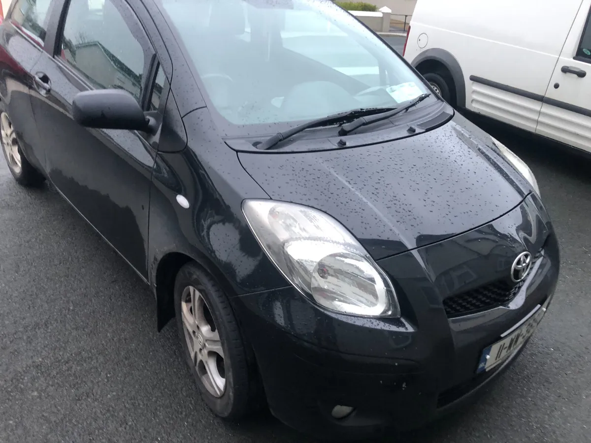 TOYOTA YARIS 2011 - Image 2
