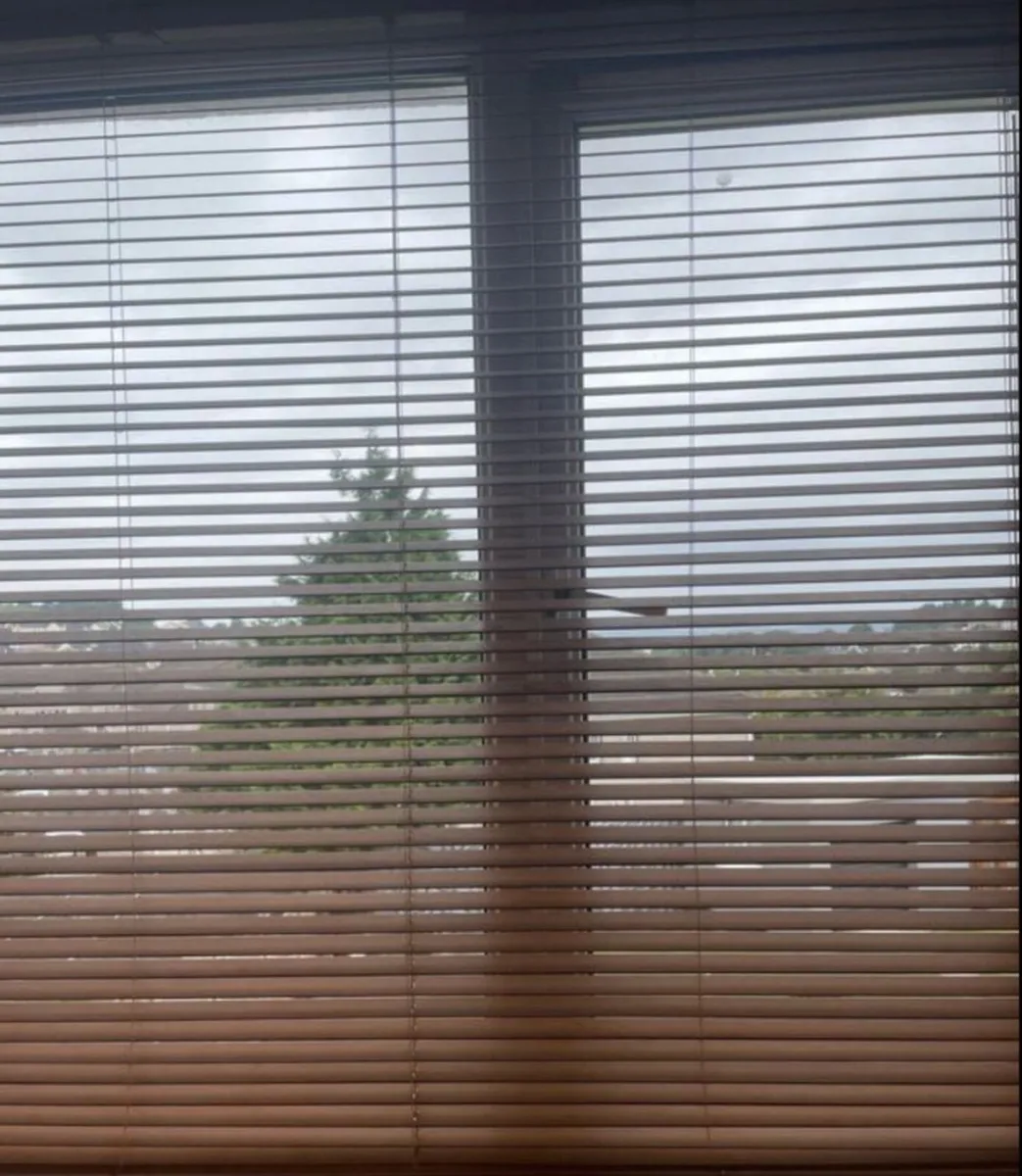 3 wooden blinds - Image 1