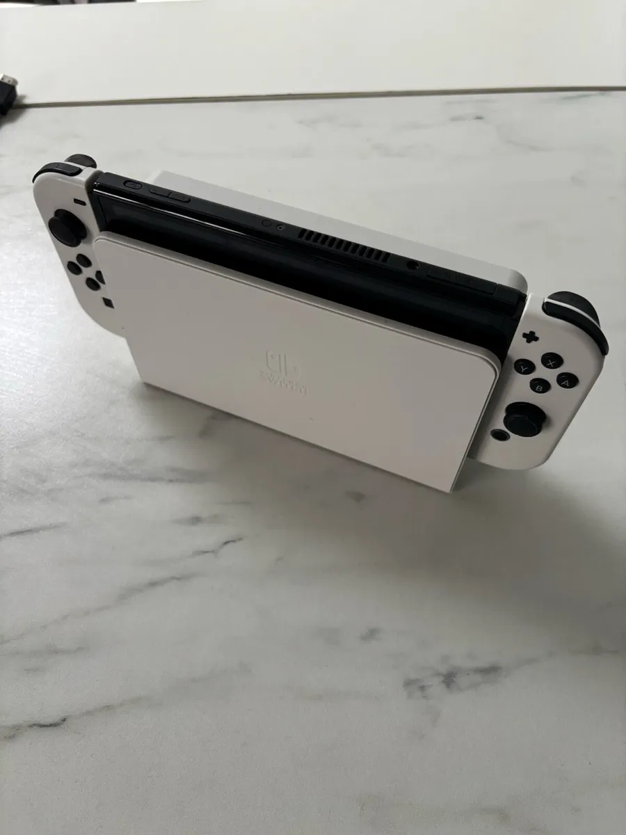 Nintendo Switch OLED Edition - Image 3