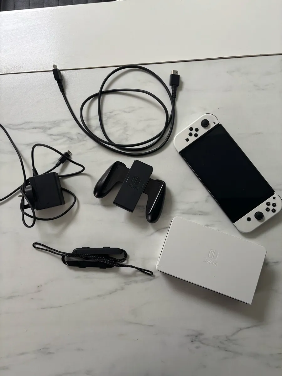 Nintendo Switch OLED Edition - Image 4