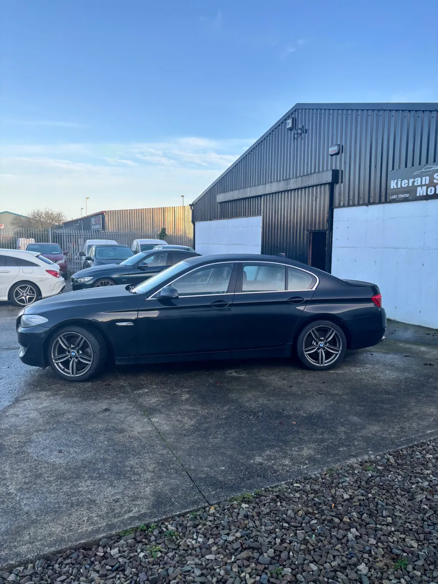 BMW 5-Series 2011 - Image 3