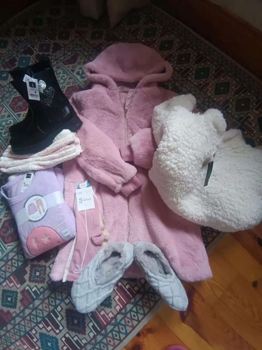 Beautiful new age 9 girls coat,boots more.tags on. - Image 2