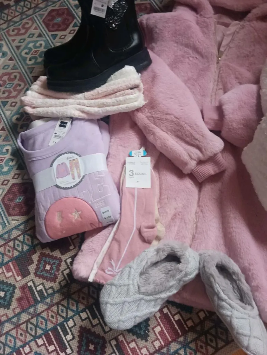 Beautiful new age 9 girls coat,boots more.tags on. - Image 4