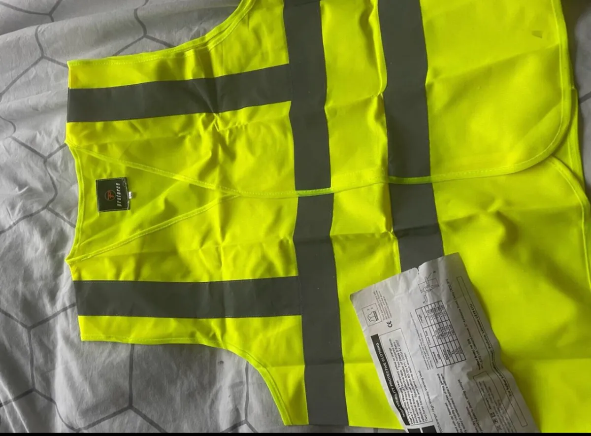 3 high visibility vests - Image 4