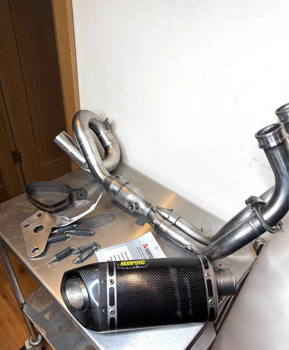 MT07 Akrapovic Carbon Exhaust - Image 3
