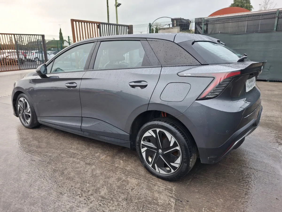 242 MG4  LR-Excite  Ev  Auto  64kwh - Image 3