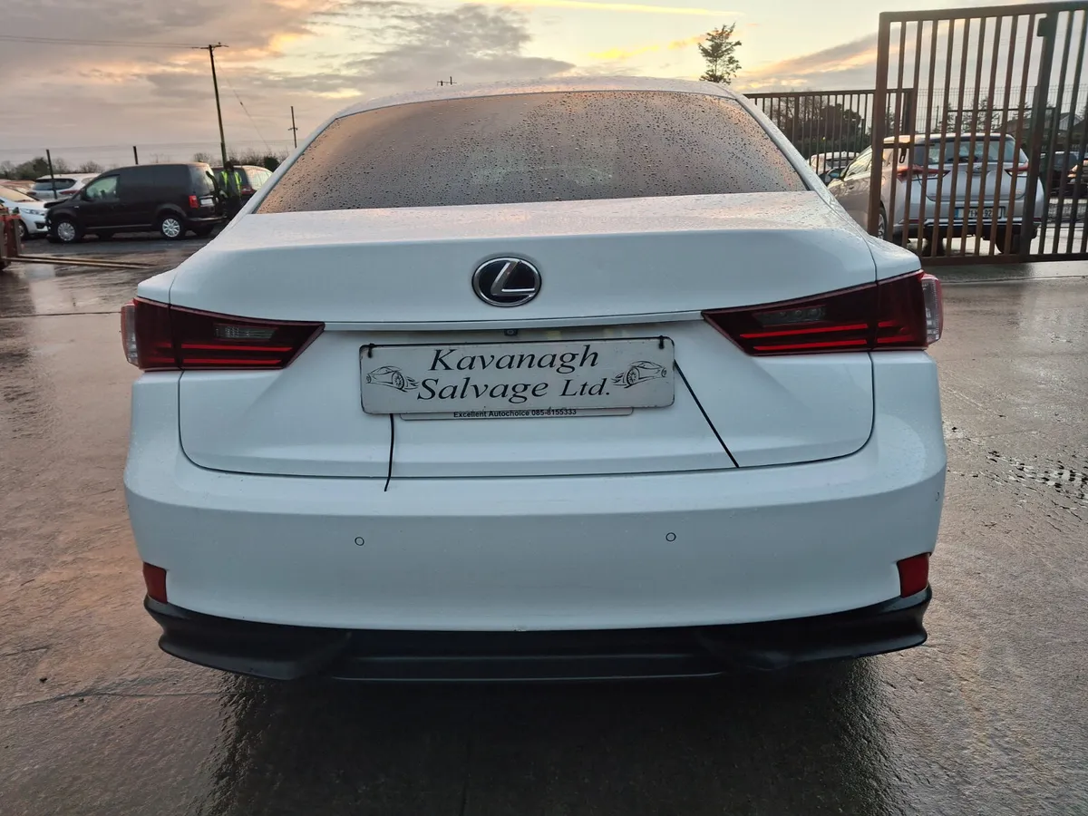 142 Lexus 300H  Hybrid  Automatic - Image 4