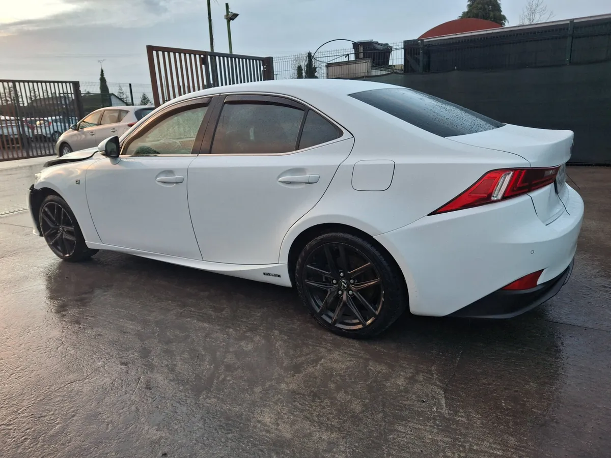 142 Lexus 300H  Hybrid  Automatic - Image 3