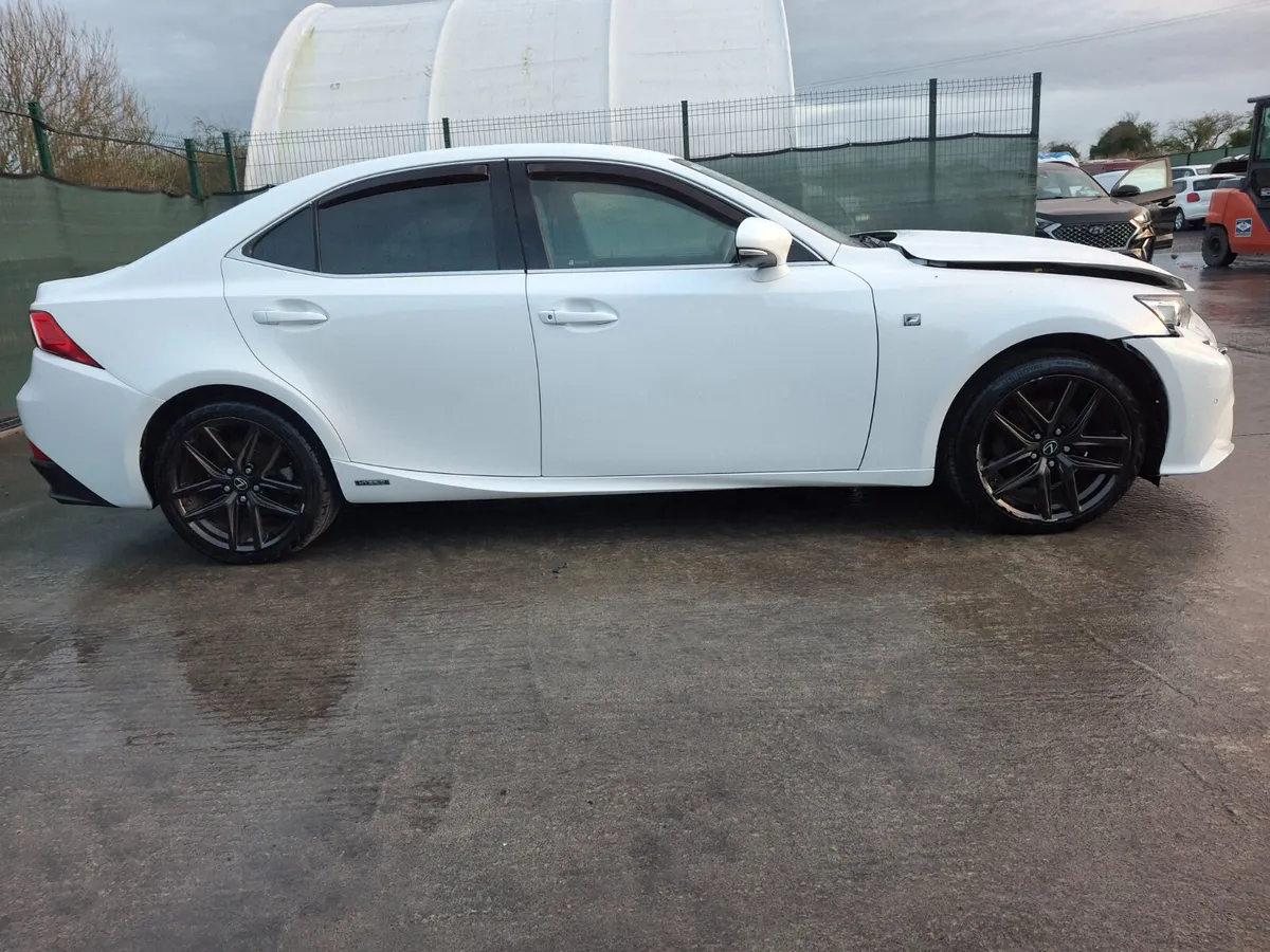 142 Lexus 300H  Hybrid  Automatic - Image 4